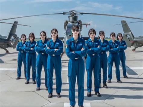 The first female helicopter pilots of the Chinese Army graduate