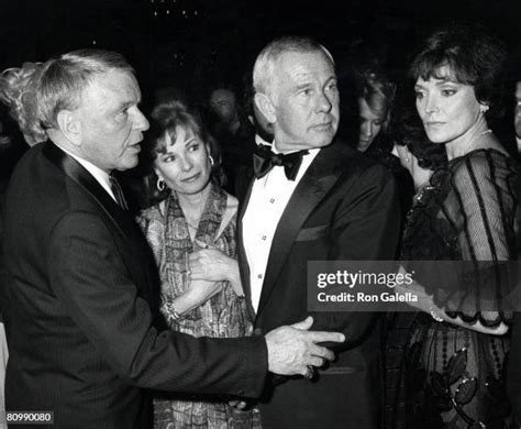 Johnny Carson Frank Sinatra Photos and Premium High Res Pictures ...