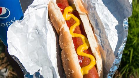 Here's How To Get The Costco Hot Dog Experience At Home