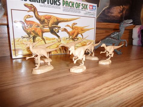 Mad's Dinos and other Creatures: Velociraptors (Pack of Six)