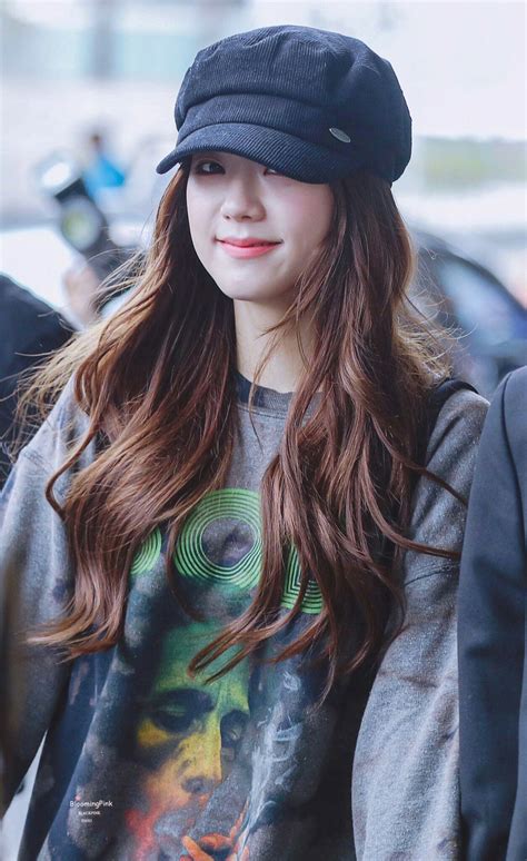 Pin by Jugu on Jisoo Blackpink Airport Style | Black pink leader, Blackpink jisoo, Korean girl ...