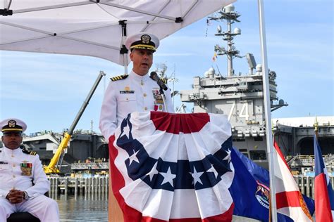 DVIDS - Images - Naval Base Kitsap holds Change of Command [Image 4 of 6]