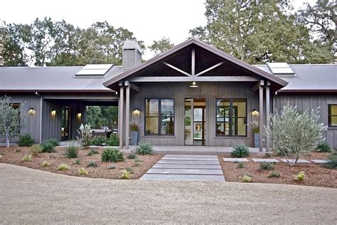 Modern Farmhouse Exterior Designs (25) - insidecorate.com | Ranch style homes, Ranch style house ...