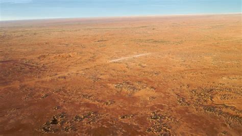 Lake Eyre comes to life as the water floods into the desert | St George ...