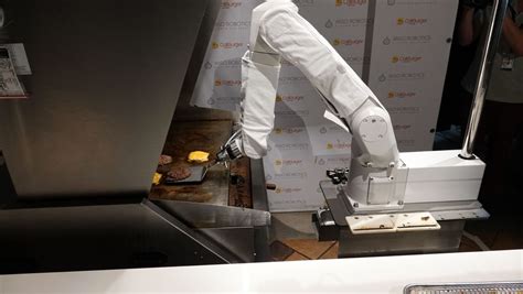 Flippy the burger-flipping robot is on a break already | Le derriere ...