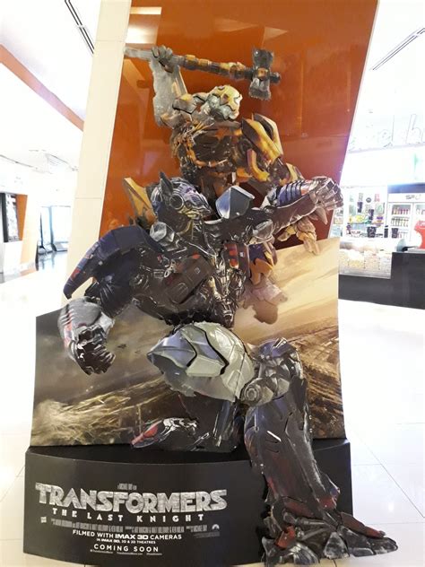 Transformers: The Last Knight Bumblebee vs. Optimus Prime Standee ...