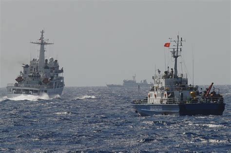 Chinese ship sinks Vietnamese fishing boat in South China Sea's disputed Paracel Islands | Daily ...