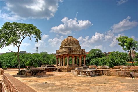 Mehrauli Archaeological Park, Delhi: How To Reach, Best Time & Tips