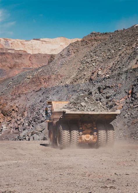 Quarry Mining In A Quarry By Machines Stock Photo - Image of metal, gold: 189474360