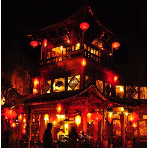 Night life in ancient city in Lijiang | Night life, Lijiang, Ancient cities