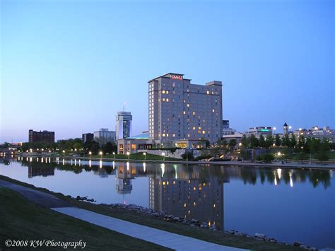 Skyline at Dusk | Wichita skyline at dusk. I love how this p… | Flickr