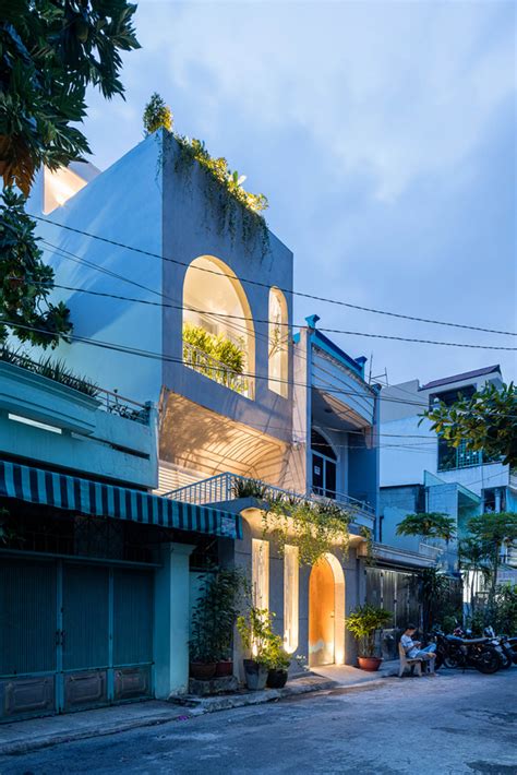 AD9 Architects adds small arches to old Vietnamese house to create light-filled interiors