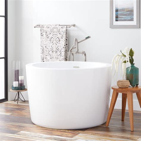 What is a Soaking Tub? | Signature Hardware