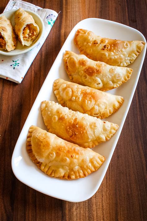 Gujiya Recipe (Mawa Gujia) - Spice Up The Curry