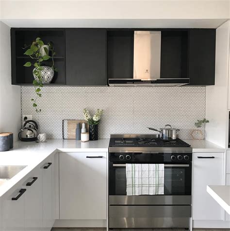 11 types of white kitchen splashback tiles: Best white tiles for your kitchen