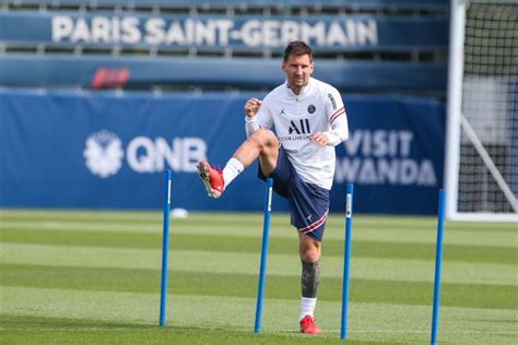 Video: Lionel Messi Shows Off Playmaking Prowess in Training - PSG Talk