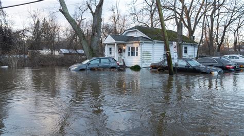 Wayne NJ street floods after heavy rain: Video