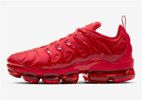 Nike Vapormax Plus Triple Red CW6973-600 | SneakerNews.com