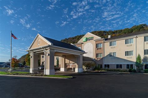 HOLIDAY INN EXPRESS CHARLESTON-KANAWHA CITY, AN IHG HOTEL $109 ($̶1̶2̶9̶) - Updated 2023 Prices ...