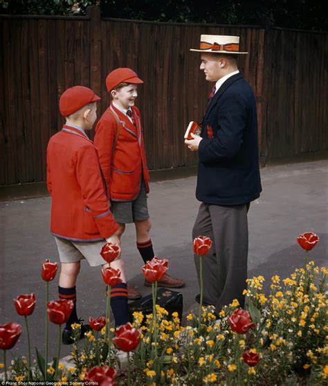 26 Enchanting Color Photographs That Show What Life Was Like in Britain from the 1950s ~ Vintage ...