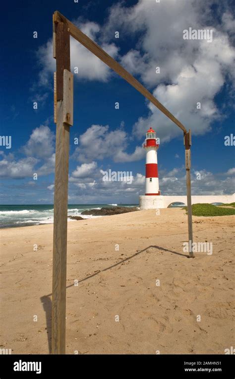 Itapuã Lighthouse, Itapuã Beach, Salvador, Bahia, Brazil Stock Photo - Alamy