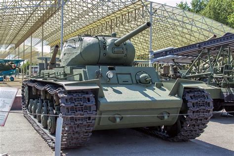 "Russian Colossus" - The Soviet KV Heavy Tanks