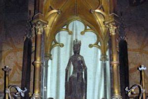 Our Lady of Rocamadour Black Madonna, France - Pilgrim-info.com