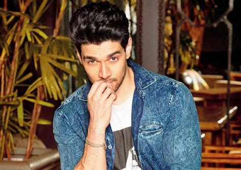 Sooraj Pancholi to shoot track with Army men for Satellite Shankar