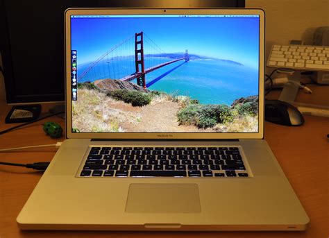 First Impressions: 17-inch Apple MacBook Pro 2009 (Unibody, Anti-Glare) | Paul Stamatiou