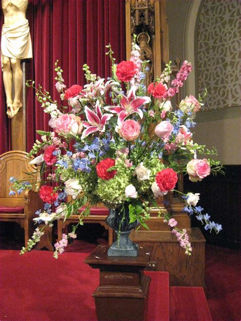 altar arrangements for a wedding - Google Search | Wedding flower arrangements church, Altar ...