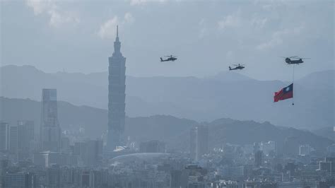 U.S. and China Enter Dangerous Territory Over Taiwan - The New York Times