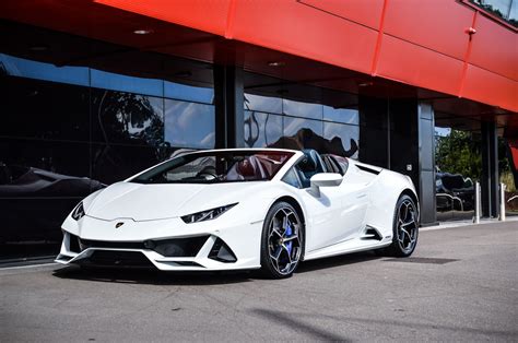 Lamborghini Huracan Evo. Hire | White - Platinum Executive Travel