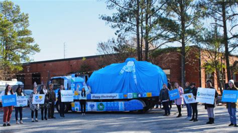 Carvana Surprises 3 Delivery Volunteers with Cars