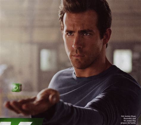 First picture of Ryan Reynolds as the Green Lantern from Entertainment ...