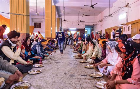 Gurpurab 2020 photos: With candles, diyas and fireworks, Sikhs across ...