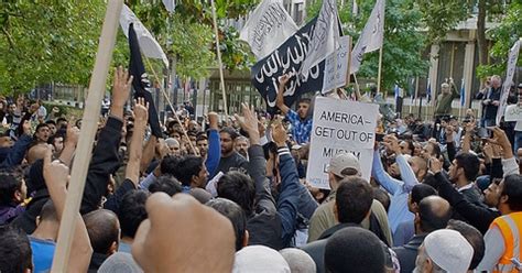 US Embassy Protests London: 200 Hizb Ut-Tahrir Demonstrators Gather Outside Grosvenor Square ...