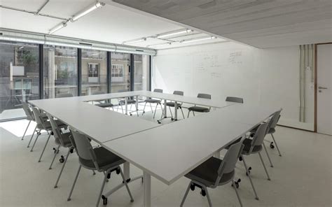 5 Modern Office Designs with Comfortable Meeting Room