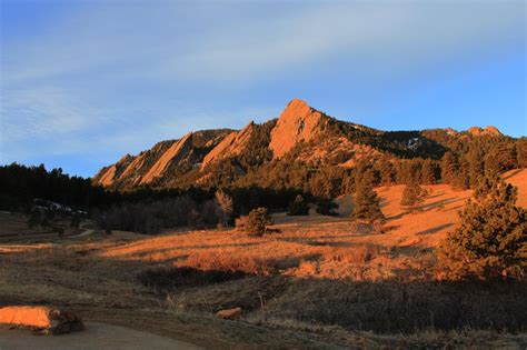 Beautiful sunrise on the flatirons this morning - Boulder, CO [OC ...