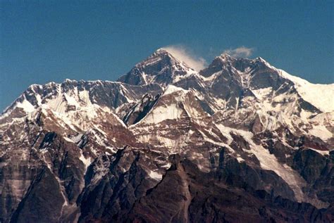 puncak gunung himalaya bernama - Phil Davidson