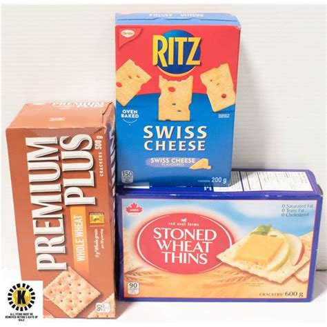 LOT OF VARIOUS TYPES AND BRANDS OF CRACKERS