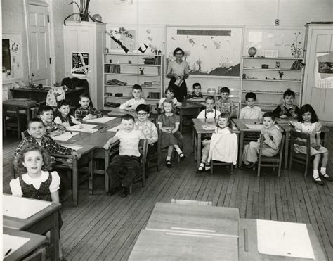 Elementary School 1950 | Classroom scene at Halsey Elementary School ...