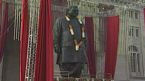 PM Modi unveils statue of Atal Bihari Vajpayee in Lucknow on his birth ...