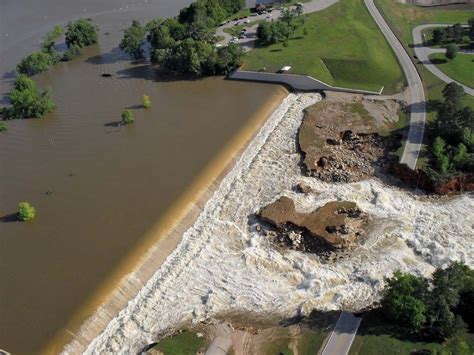 Mississippi River flood of 2011 | Causes, Impact & Relief Efforts ...