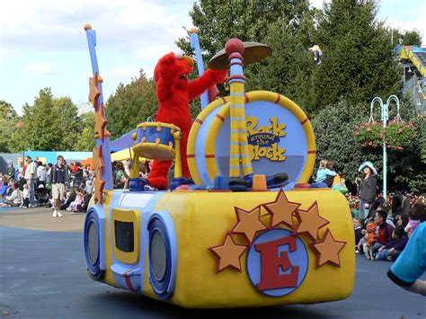 Sesame Place Parade - Elmo | Sesame Place in Langhorne, PA. | Flickr