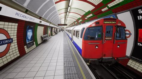 Bakerloo Line Train at Piccadilly Circus #Shorts - YouTube