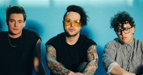 [Song Of The Day] lovelytheband - "Broken" | The Daily Listening