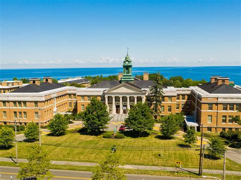 SUNY Oswego again among Princeton Review's 'Best Regional Colleges' | SUNY Oswego news + events