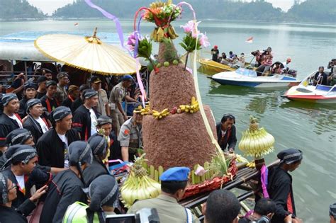 34+ Upacara Adat Jawa Timur Beserta Penjelasan dan Gambar {Lengkap ...