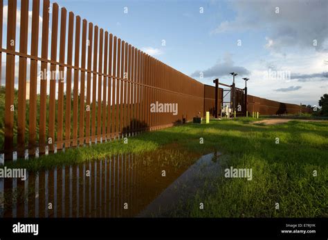 Brownsville texas border fence hi-res stock photography and images - Alamy