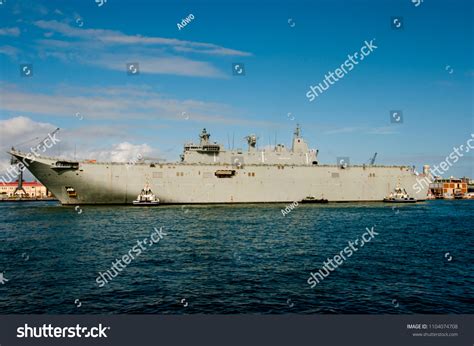 Canberra Class Landing Helicopter Dock Ship Stock Photo 1104074708 ...